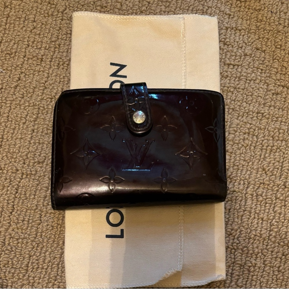 Louis Vuitton Vernis Kisslock